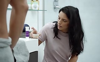 Aislinn Derbez, Erica Silverman Easy S01E04 More NUDEDE.COM