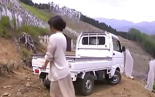 लड़की प्रेमी का दौरा और शौचालय में बकवास