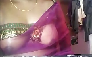 Indian aunty showed bosom on chat