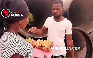 A lady who sales Banana  got  fucked by a buyer -while set of beliefs him on how to eat a catch banana