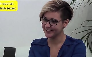 Je fais tourner ma secretaire a un pote - bonne pute de secretaire