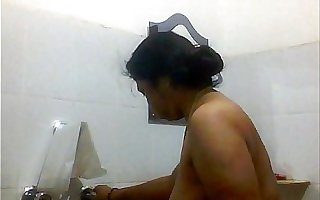 Indian Bengali Aunty Mili bathing Full video Part 2
